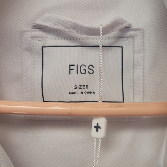 FIGS Lab Coat - Picture 7 of 15